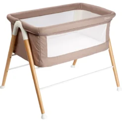 Babygo Goodnight Beige Wieg 4362 13 Babygo Goodnight Beige Wieg 4362 -Babyproducten Winkel babygo goodnight beige wieg aan bed 4362 5