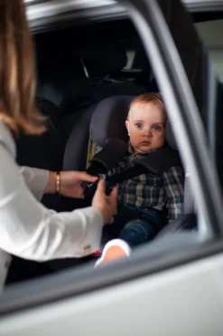 Ding Cruz Light Grey 360° Isofix Autostoel 0-36kg DI-101921 -Babyproducten Winkel di 101919 lifestyle 02a 2