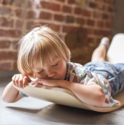 Luna Toys Houten Balansbord Met Zwart Vilt LU-36998 -Babyproducten Winkel luna toys houten balansbord sfeer 4